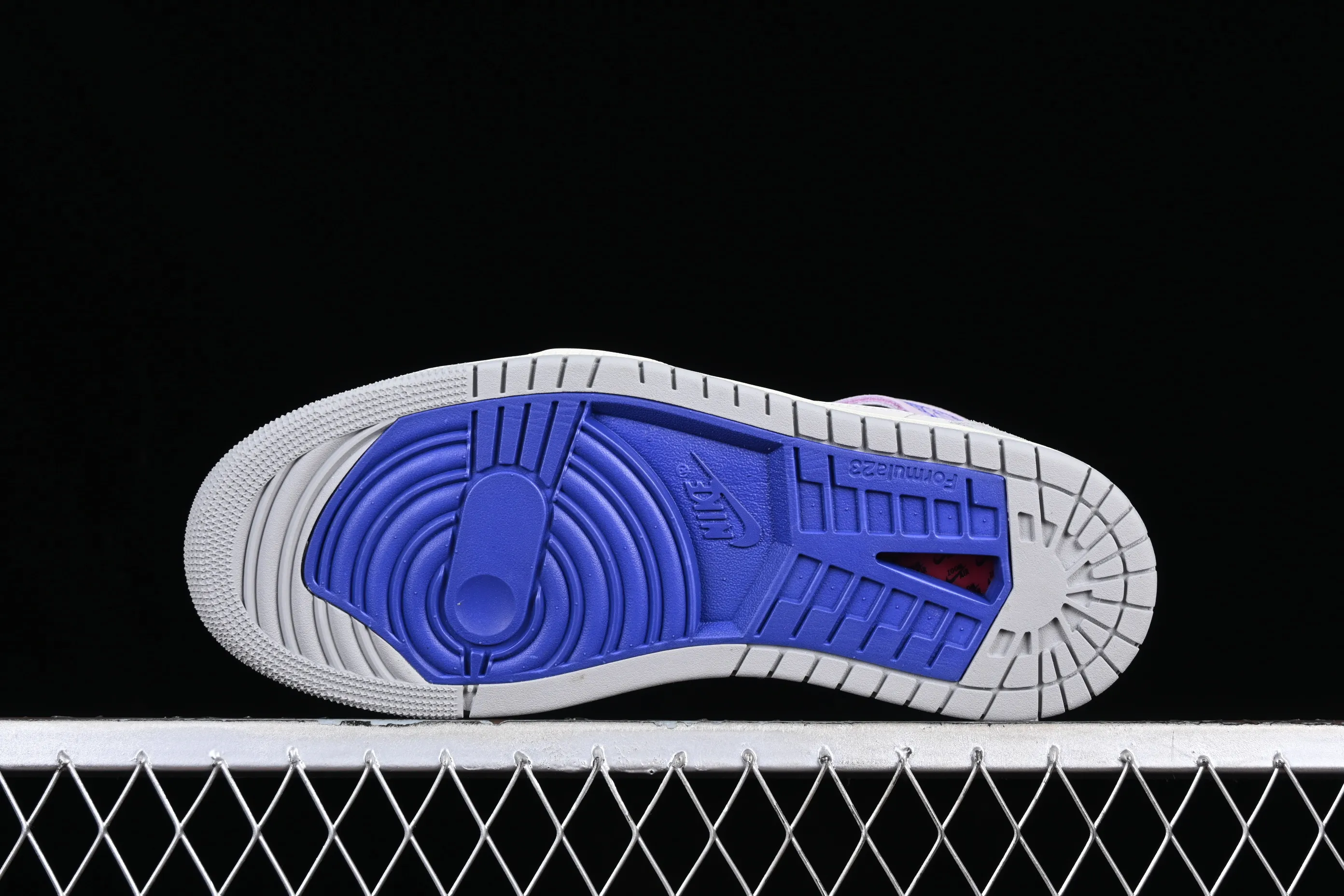 All categories Air Jordan Jordan series basketball shoes Air Jordan 1 High Air Jordan 1 Zoom CMFT AJ1 Joe 1 gray and purple color matching DV1305-005